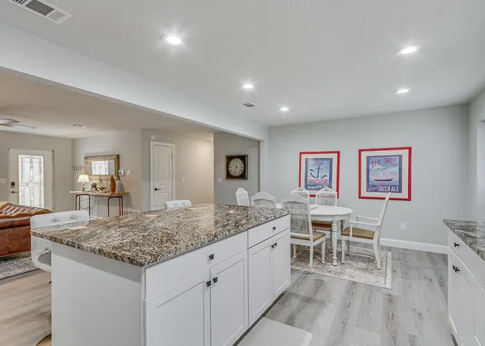 Updated ~ 7 Mi To Beach! Holiday home