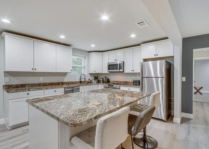 Updated ~ 7 Mi To Beach! Holiday home Pensacola